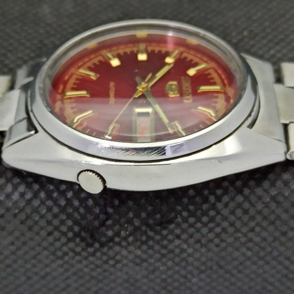 Vintage 1973 Seiko 5 Automatic Mens Silver Watch W/DayDate & Gold Accents - Picture 6 of 8